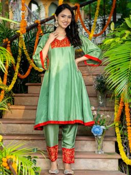 HOUSE OF JAMOTI - Jashn Green Kurta with Pant (Set of 2)
