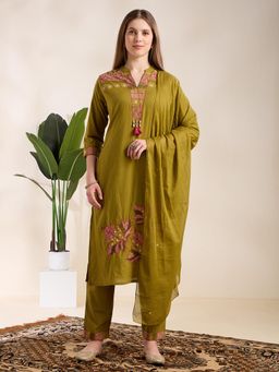 FASHOR - Floral Embroidered Straight Kurta With Pant & Dupatta