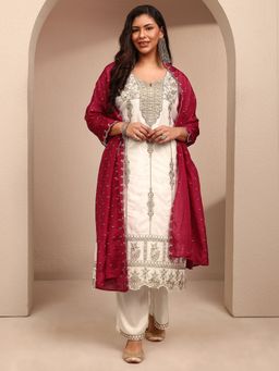 Extra love by Libas - Plus Size White Floral Embellished Straight Kurta With Pant & Dupatta