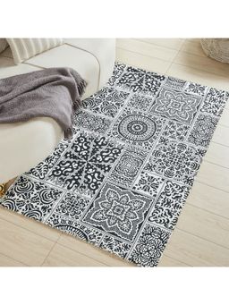 Mona B - Feet Ethnic Grey Rug (3.5x5.5 Feet)