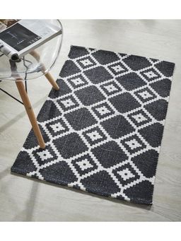 Mona B - Geometric Black Rug (2x3 Feet)