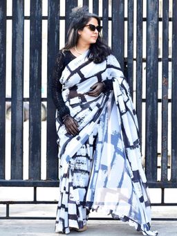 Sundarii - White Mono Mode Georgette Saree with Unstitched Blouse