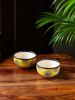 ExclusiveLane - 'Californian Sunflowers' Hand-Painted Ceramic Serving Bowls (Set of 2)