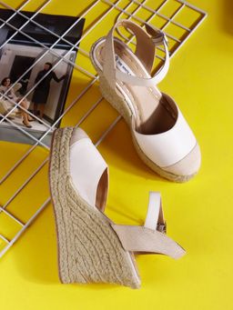 The White Pole - Women White Jute Wedges