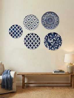 Nestroots - Classic Blue Porcelain Style Metallic Wall Plates (Pack of 5)