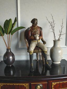 Sun Mun Decors - Royal Sitting Dog Figurine