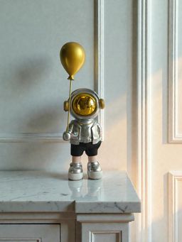 Sun Mun Decors - Silver Astronaut with Balloon