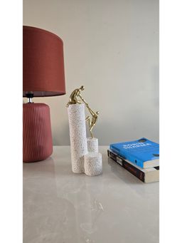 Sun Mun Decors - White Premium Climbing Couple Figurine