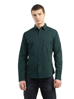 Levi's - Men Green Solid Regular Fit Casual Shirt