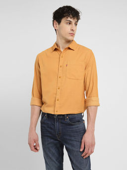 Levi's - Men Orange Solid Regular Fit Casual Shirt