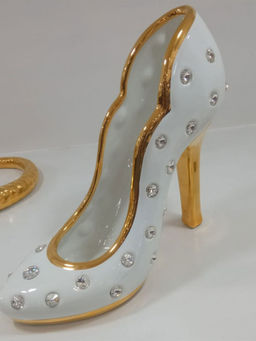 Momentz - Porcelain White Shoe
