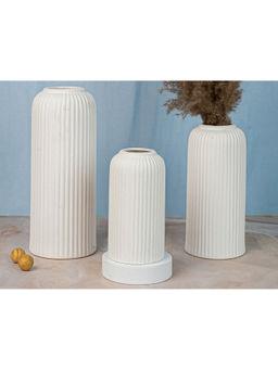BODHI HOUSE - White Ceramic Ribbed Flower Vase
