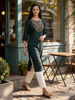 Rangita - Women Green Rayon Embroidered Kurta