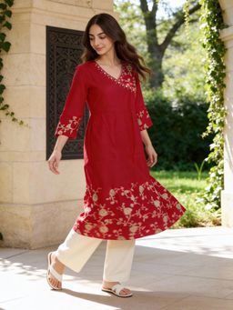 Rangita - Women Red Viscose Rayon Embroidered Kurta