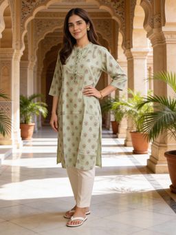 Rangita - Women Green Rayon Embroidered Kurta