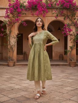 Rangita - Women Green Chanderi Embroidered Kurta