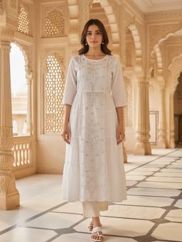 Rangita - Women Off White Cotton Embroidered Kurta