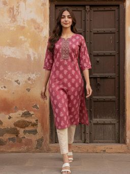 Rangita - Women Magenta Cotton Embroidered Kurta