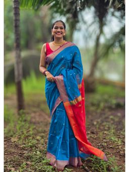APAAPI THREADS OF GLORY - Women Blue Cotton Silk Woven Saree with Unstitched Blouse