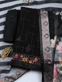 Black color option, Sold out, Currently selected