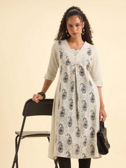 VISMAY - Women White Paisley Kurta