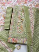 Green color option, Sold out, Currently selected