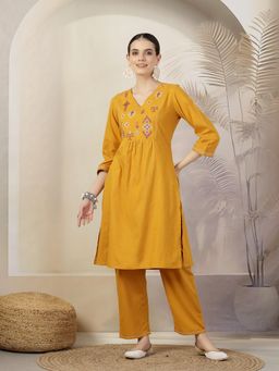 Nayam by lakshita - Embroidered Cotton Linen Kurta and Pants (Set of 2)