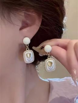 ISHKAARA - Rose Earrings Minimal White