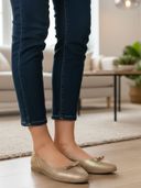 Gold color option, Currently selected