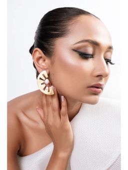 ANANA - White Nitiya Earrings