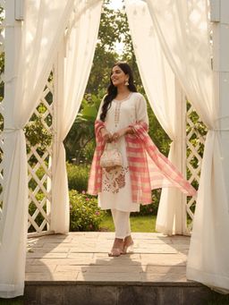 Yufta - White Solid Straight Style Chanderi Silk Lining Kurta With Pant & Dupatta