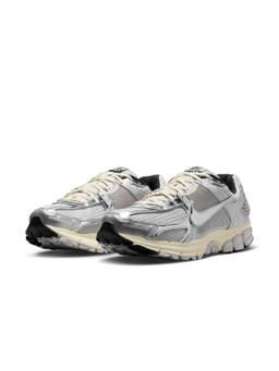 Nike - Mens Zoom Vomero 5 Sneakers-Silver