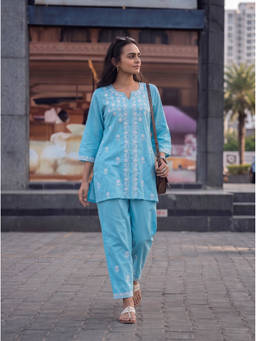 The Suitable - Blue Viscose Rayon Regular Fit Floral Kurta With Pant