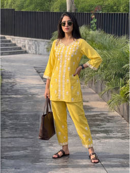 The Suitable - Yellow Viscose Rayon Regular Fit Floral Kurta With Pant