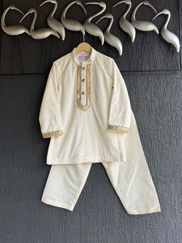 THE WISHING CLOSET - Off White Solid Kurta and Pyjama