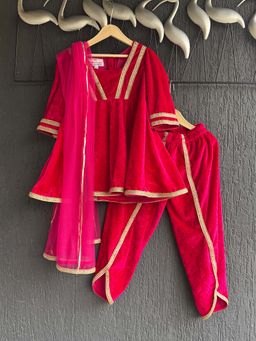 THE WISHING CLOSET - Pink Solid Kurta with Dhoti and Dupatta