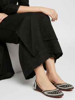 Dollphin - Women Mojaris Comfortable Beaded and Fancy Punjabi Jutis