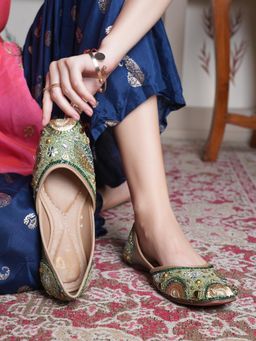 Dollphin - Women Green Juttis