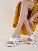 White color option, Currently selected