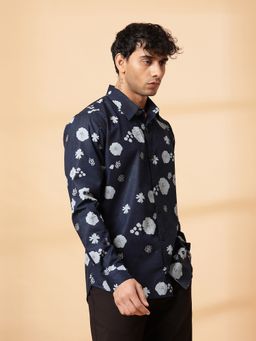 RIGO - Men Printed Cotton Blue Cut Away Collar Casual Shirt
