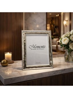Momentz - Classic Photo Frame