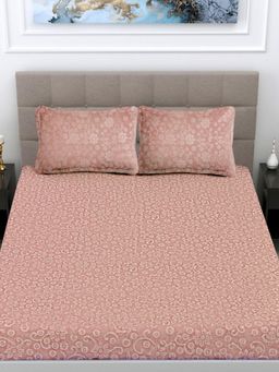 FABINALIV - Peach Floral Woollen Embossed King Size Fitted Double Bedsheet With 2 Pillow Covers