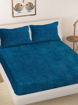 FABINALIV - Rama Blue Geometric Woollen Embossed King Size Fitted Double Bedsheet With 2 Pillow Covers