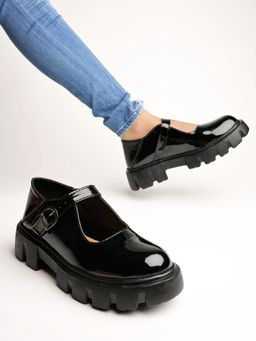 Shoetopia - Smart Casual Buckle Detailed Black Loafers