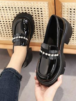 Shoetopia - Upper Beads Detailed Black Loafers