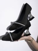 Black color option, Sold out, Currently selected