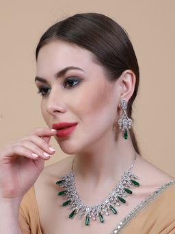STILEADDA - Sparkling Green Ad Necklace Set
