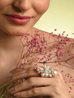 House of D'oro - Pearl Drop Pearl Triangle Adjustable Finger Ring