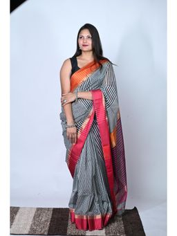 Biyahuti - Womens Black And White Maheshwari Cotton Silk Handloom Saree With Unstitched Blouse