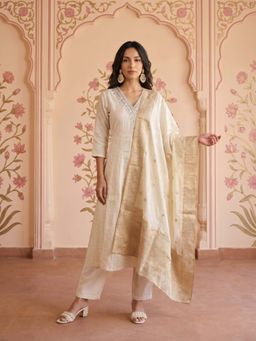 Gahan - Women Off White Zari Chanderi Kurta with Pant & Dupatta